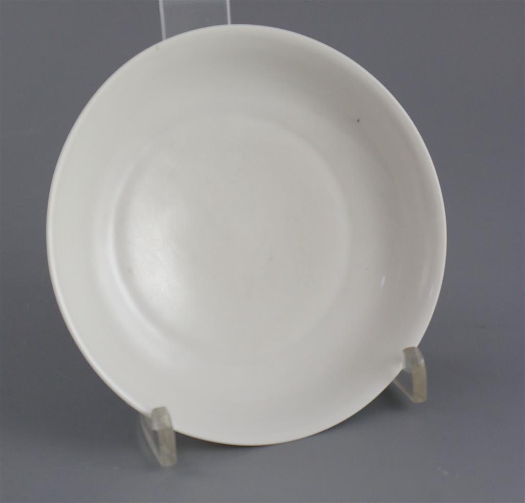 A Chinese anhua decorated dish, 14.7cm diameter